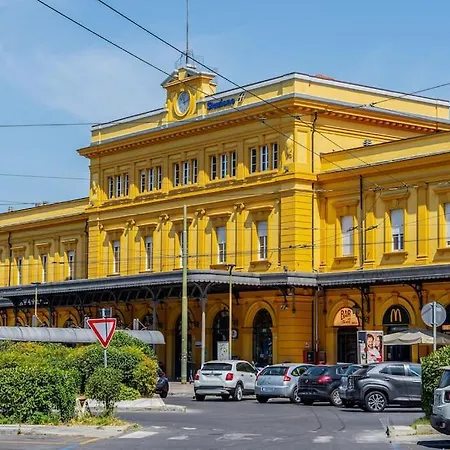 Ferrari - Stazione E Centro Citta *