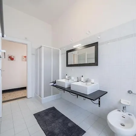 Ferrari - Stazione E Centro Citta *