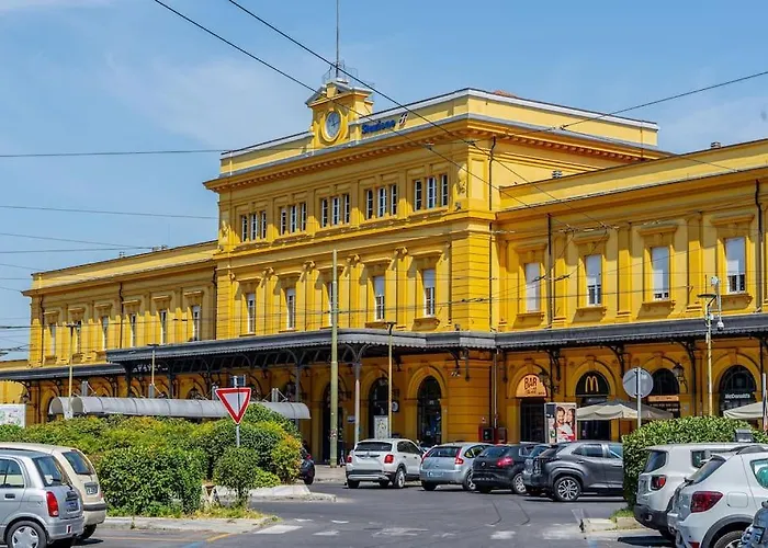 Ferrari - Stazione E Centro Citta *